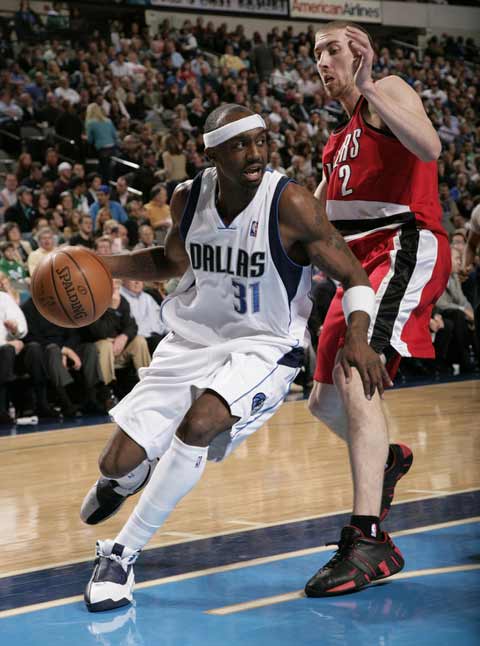 雷速体育比分直播-开拓者客场战胜小牛继续胜利