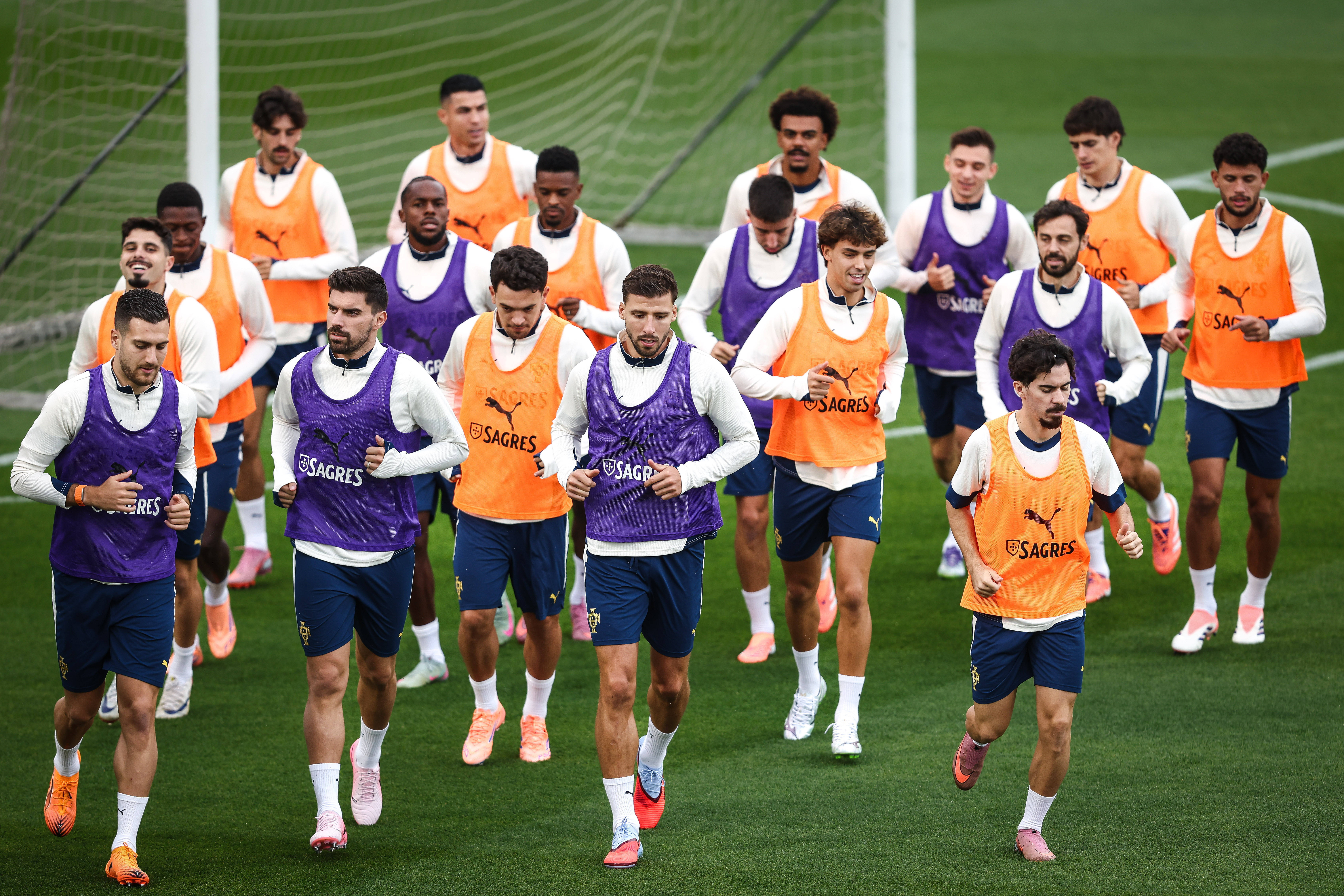 葡萄牙迎战波兰,备战重要足球国际比赛 葡萄牙迎战波兰,备战重要足球国际比赛