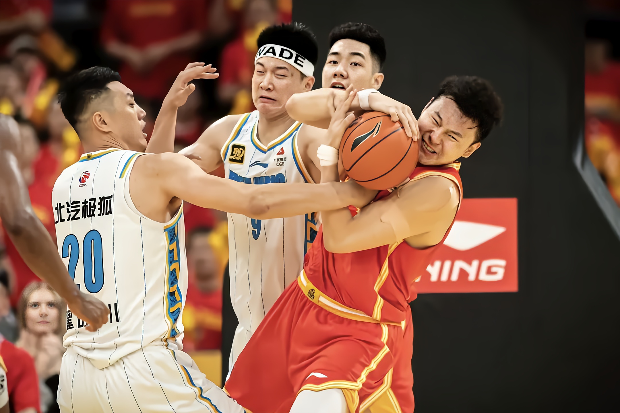 新疆队横扫浙江队,恩比德高光表现 新疆队横扫浙江队,恩比德高光表现