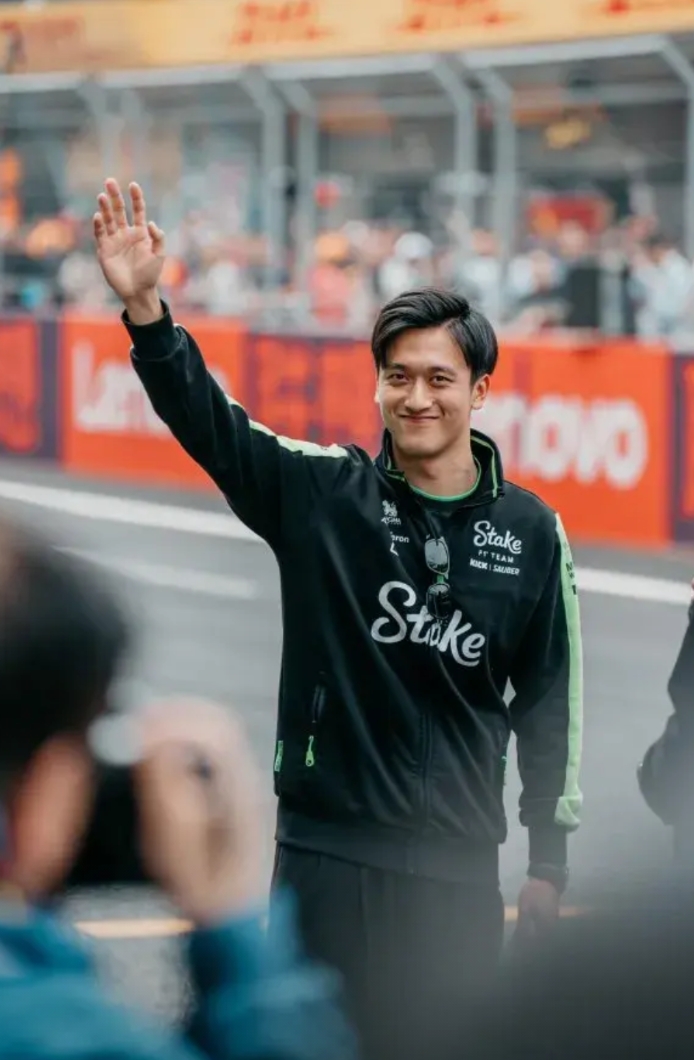 红牛二队险胜索伯车队,周冠宇高光表现 红牛二队险胜索伯车队,周冠宇高光表现