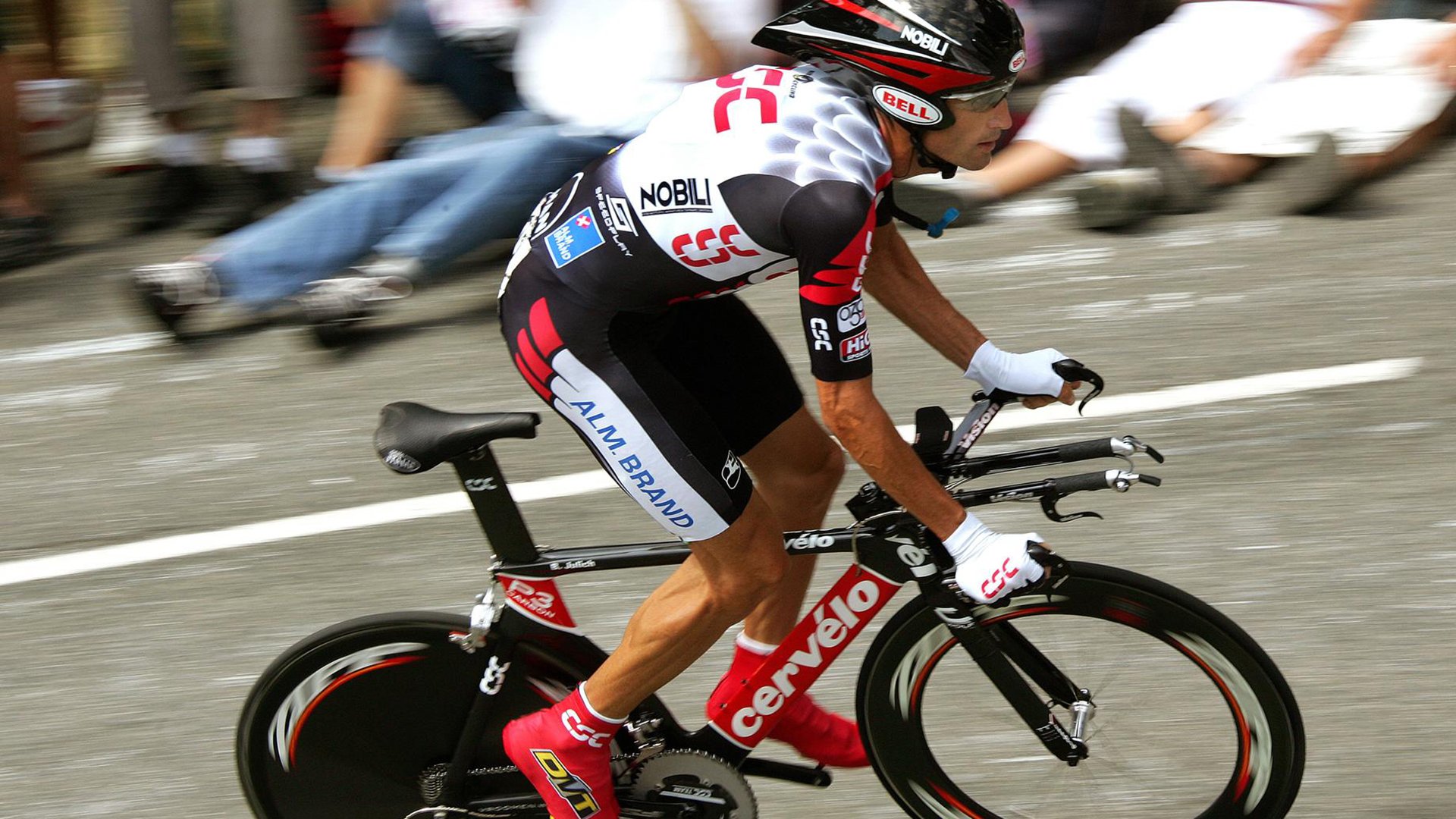 雷速赛事直播app-赛道上的绝杀，当卡塞米罗在F1街道赛接管比赛