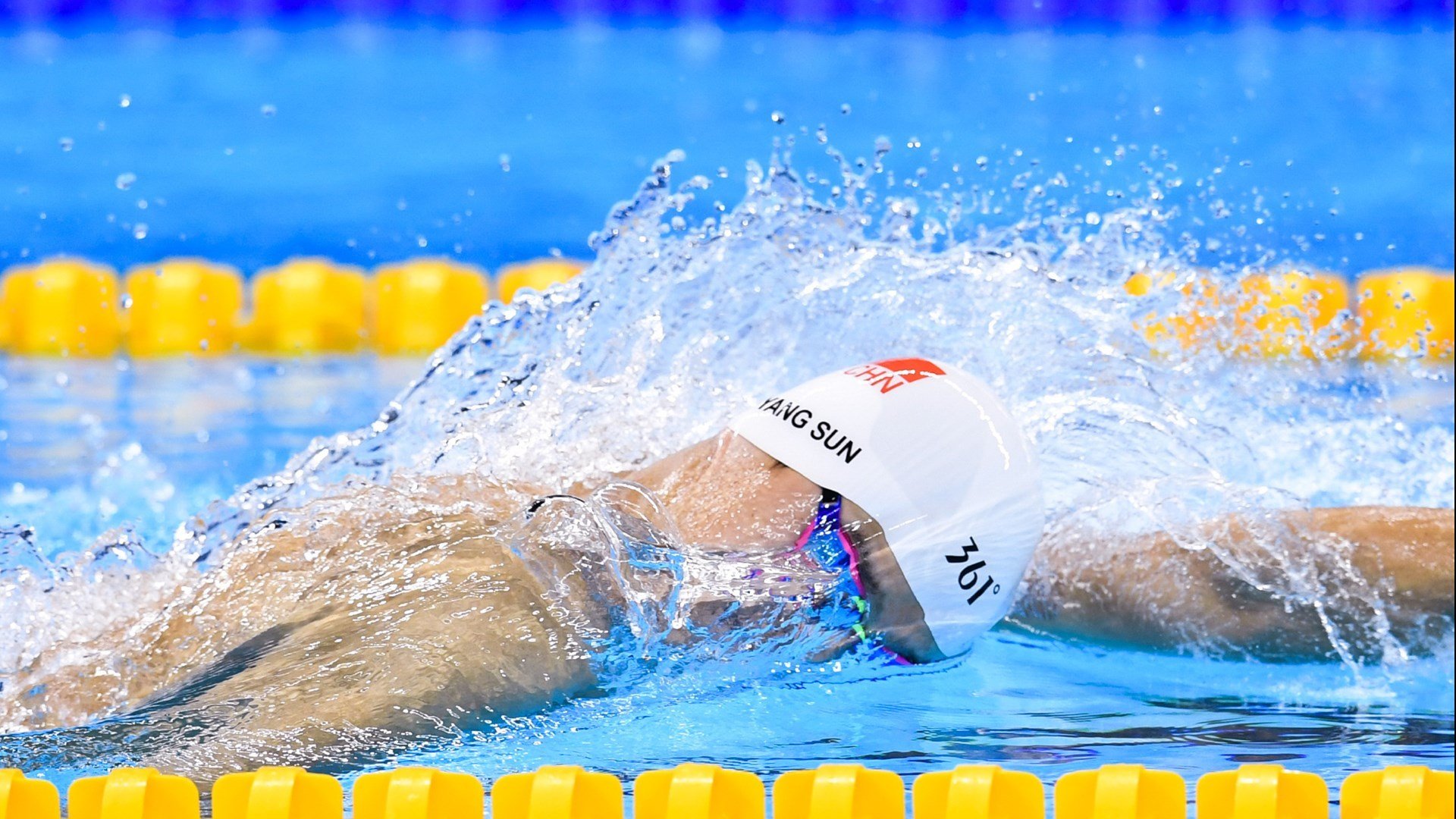 维尼修斯扛起全队,荷兰轻取拜仁,当个人英雄主义照亮集体主义足球